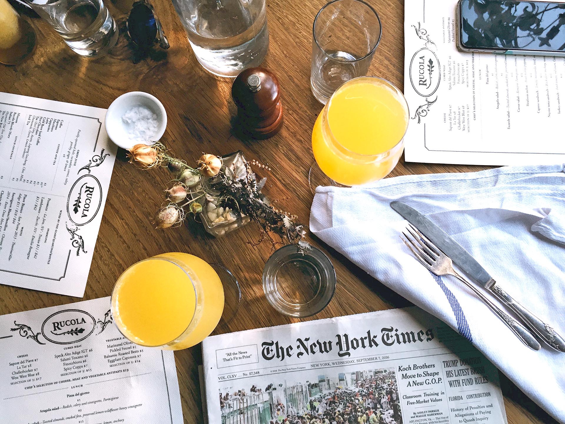 Um bom restaurante merece um cardápio bem impresso. Foto: Unsplash. Um bom restaurante merece um cardápio bem impresso. Foto: Unsplash.
